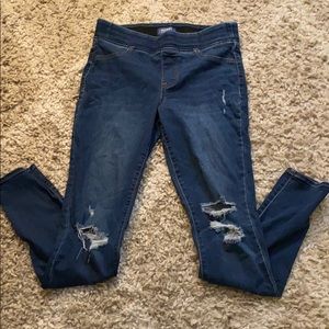 Pull on distressed jegging